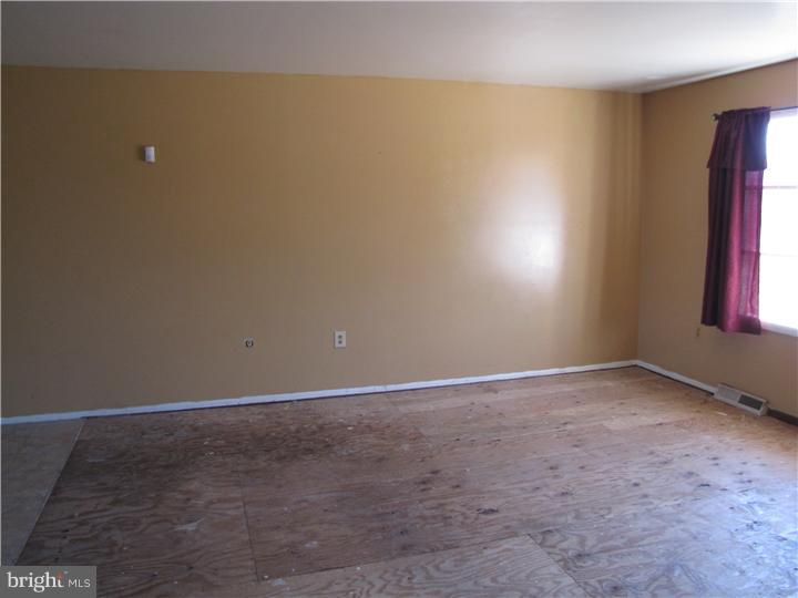 209 Magnolia Road Pemberton, NJ 08068 - Photo 4 of 16