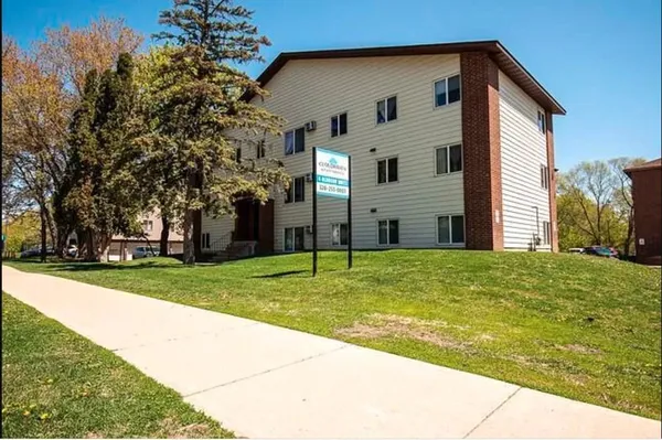 $1,300 | 1420 6th Avenue South, Unit 104, St. Cloud, MN 56301