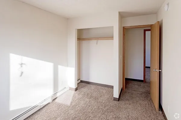 $1,300 | 1420 6th Avenue South, Unit 104, St. Cloud, MN 56301