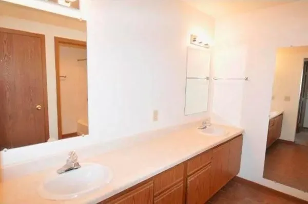 $1,300 | 1420 6th Avenue South, Unit 104, St. Cloud, MN 56301