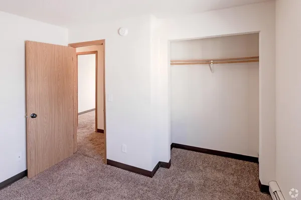 $1,300 | 1420 6th Avenue South, Unit 104, St. Cloud, MN 56301