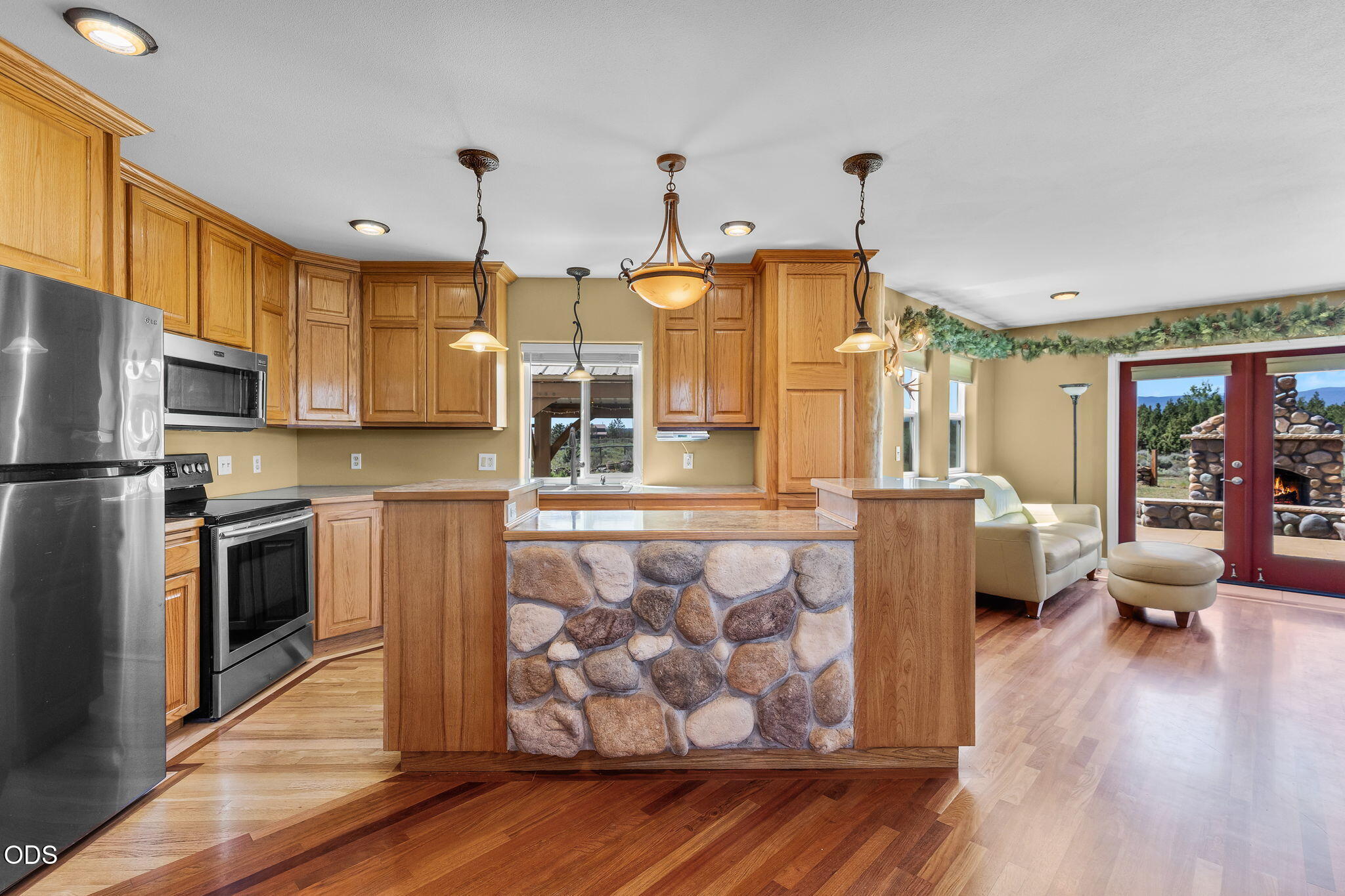 66967 Lance Road Bend, OR 97703 - Photo 11 of 58
