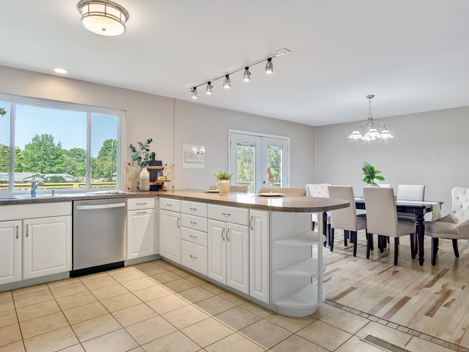 9122 Pardee Spur St. Louis, MO 63126 - Photo 12 of 44