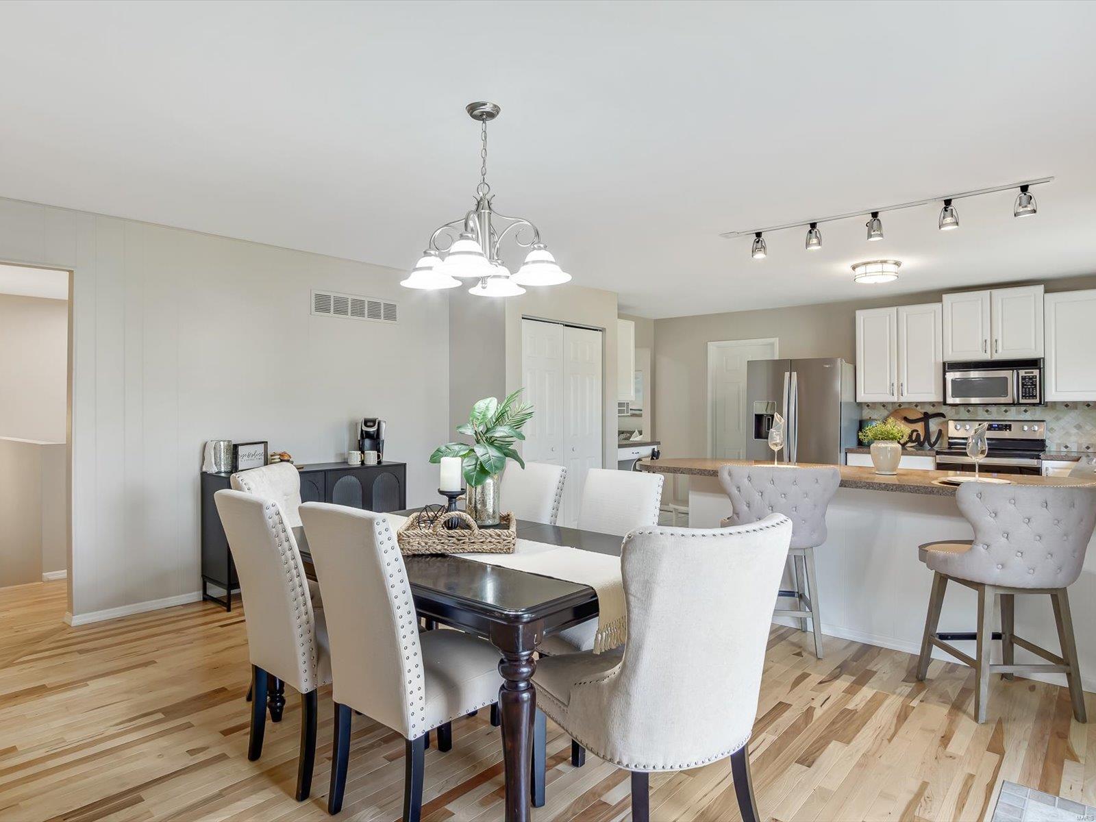 9122 Pardee Spur St. Louis, MO 63126 - Photo 15 of 44