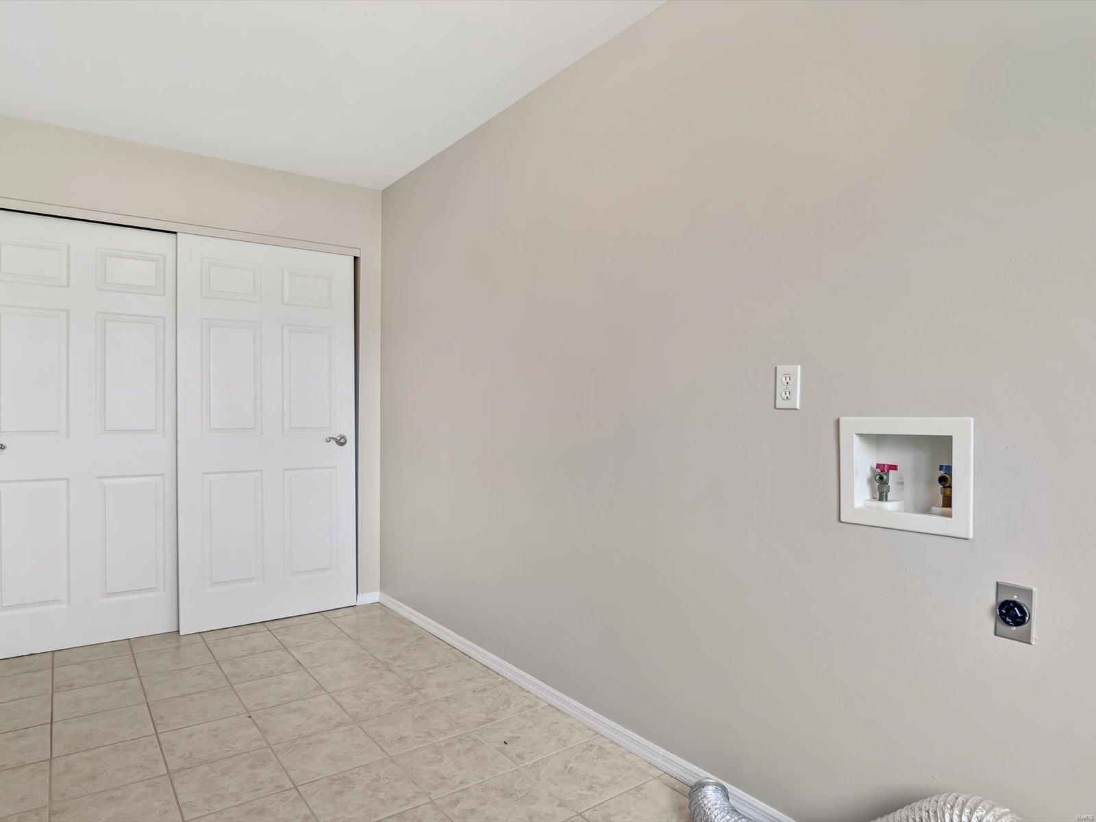 9122 Pardee Spur St. Louis, MO 63126 - Photo 17 of 44