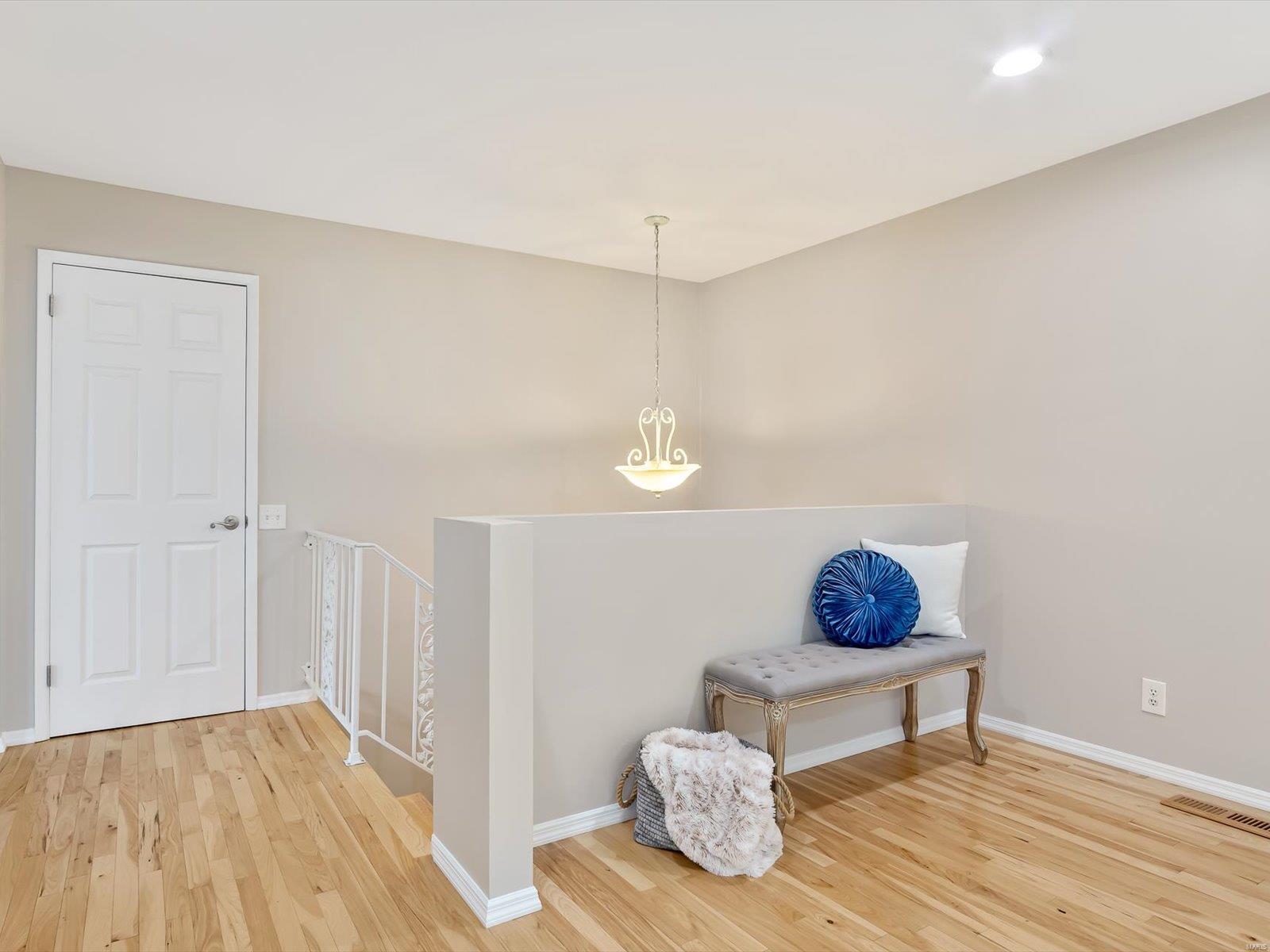 9122 Pardee Spur St. Louis, MO 63126 - Photo 7 of 44