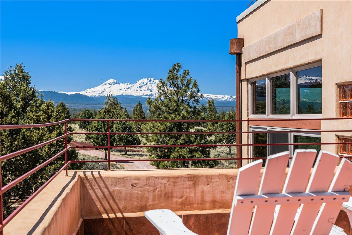 65580 Sisemore Road Bend, OR 97703 - Photo 40 of 67 Mountain Views