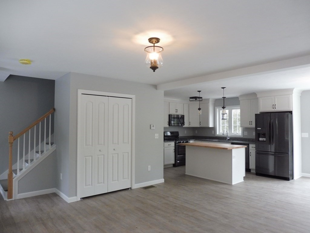 9 Sled Road Ashburnham, MA 01430 - Photo 4 of 11