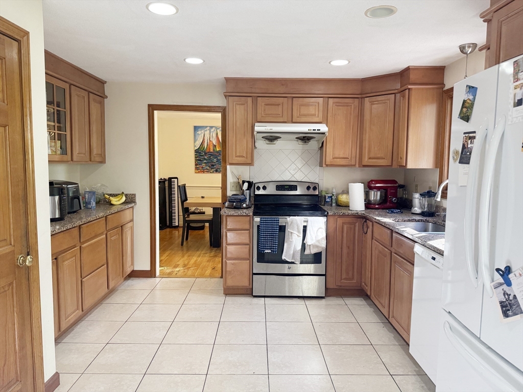 14 Kings Court, Unit 14 Arlington, MA 02474 - Photo 4 of 27