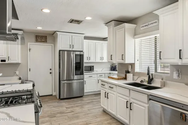 $855,000 | 5320 East Thomas Road, Phoenix, AZ 85018