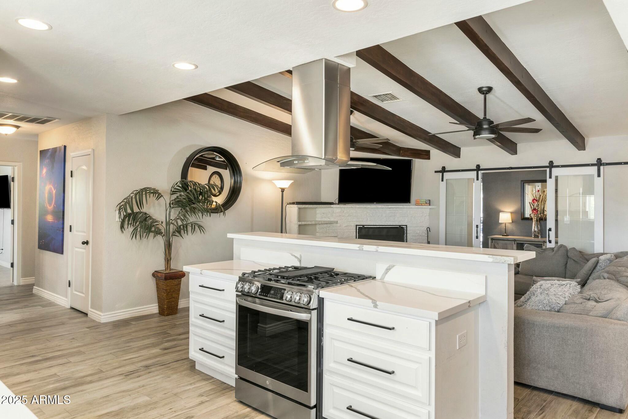 5320 East Thomas Road Phoenix, AZ 85018 - Photo 4 of 23 Kitchen