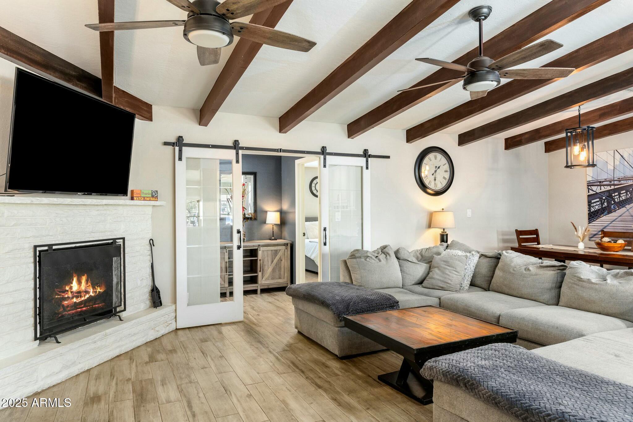 5320 East Thomas Road Phoenix, AZ 85018 - Photo 5 of 23 Living Room