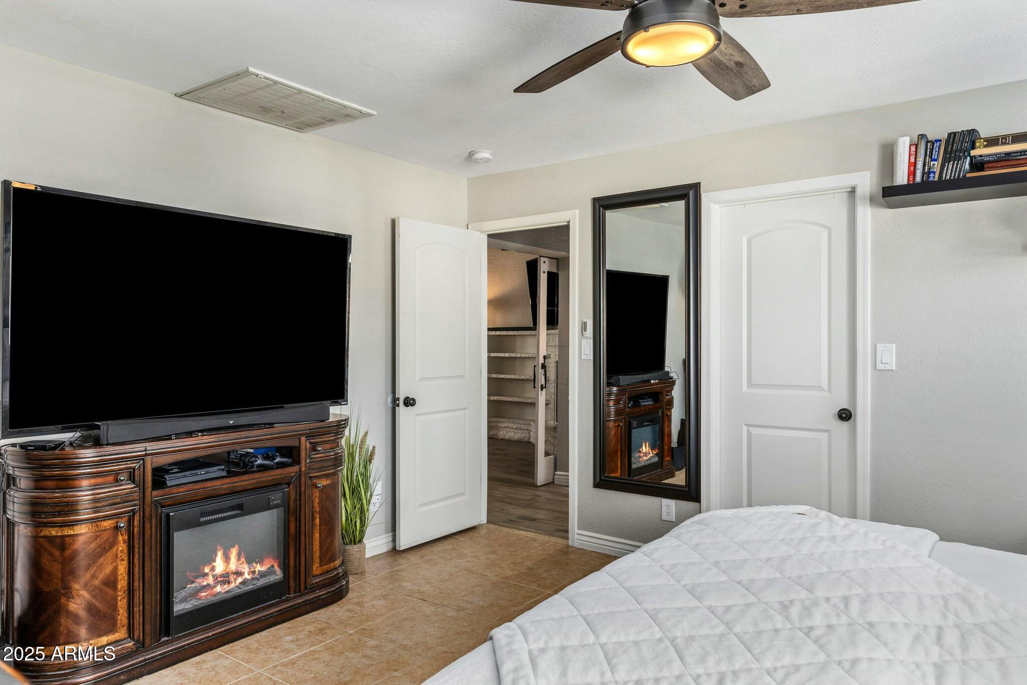 5320 East Thomas Road Phoenix, AZ 85018 - Photo 9 of 23 Primary Suite