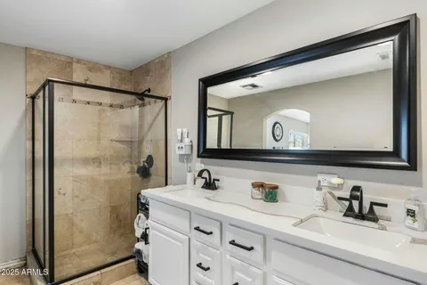 $865,000 | 5320 East Thomas Road, Phoenix, AZ 85018