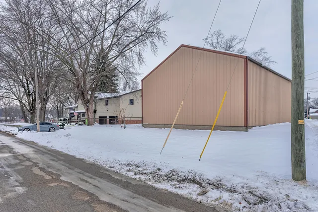 $200,000 | 900 West Wabash Avenue, Logansport, IN 46947