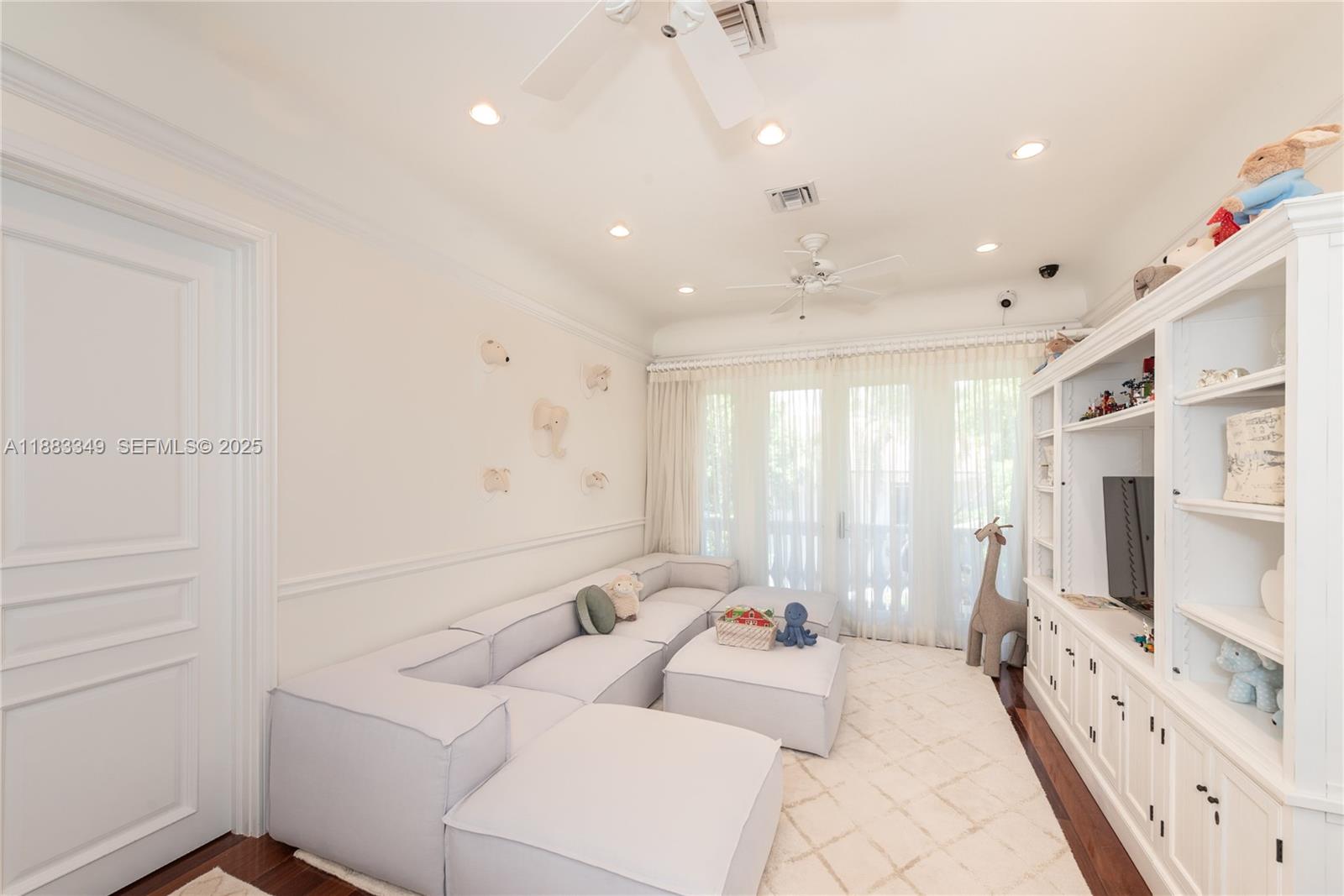 260 Cape Florida Drive Key Biscayne, FL 33149 - Photo 17 of 24 a living room with furniture and a flat screen tv