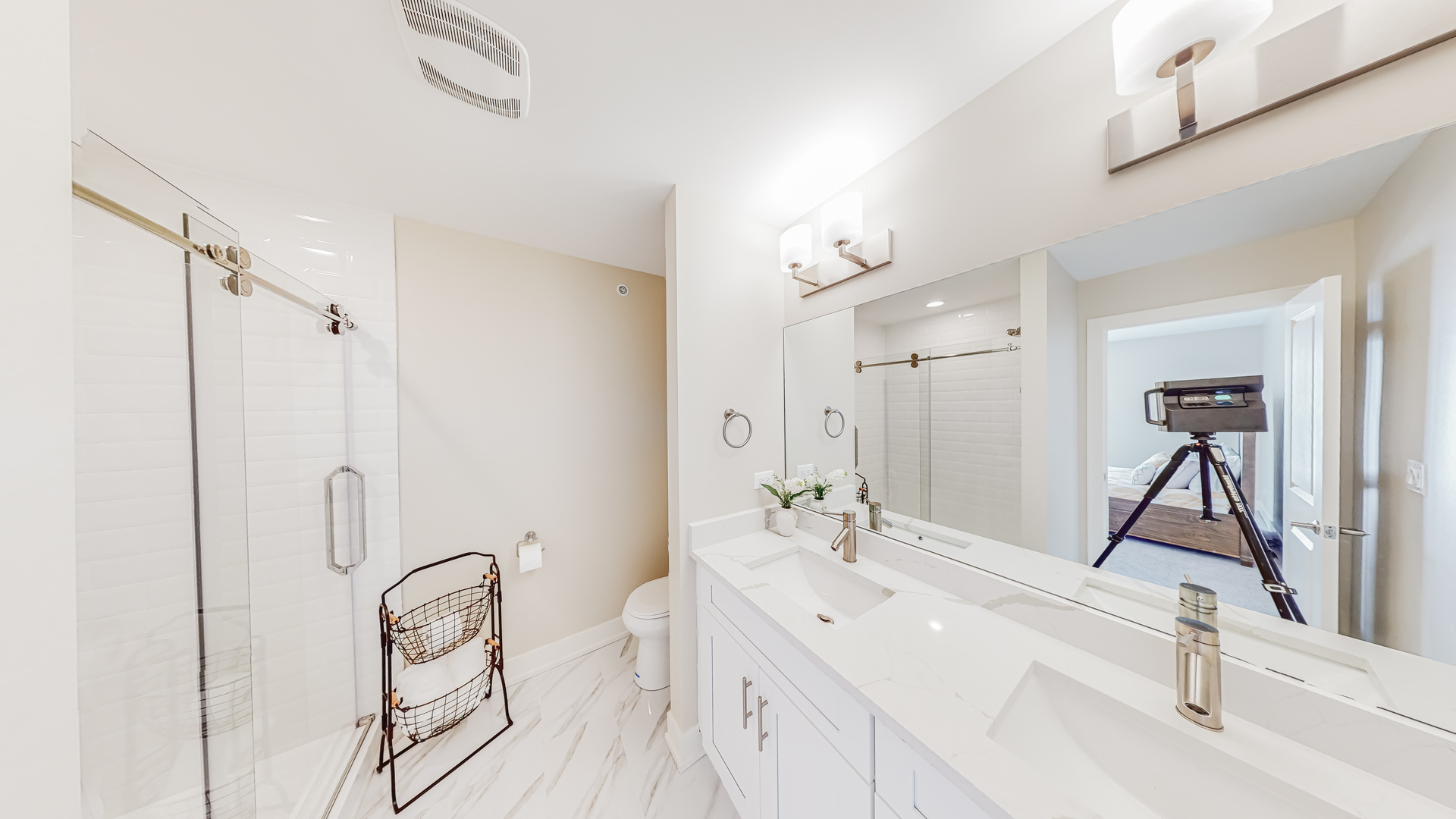 521 Highlands Parkway Itasca, IL 60143 - Photo 19 of 22 a bathroom with a double vanity sink a mirror and a shower