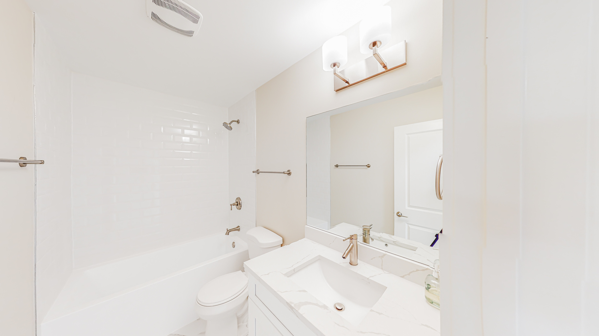 521 Highlands Parkway Itasca, IL 60143 - Photo 20 of 22 a bathroom with a sink a toilet and shower