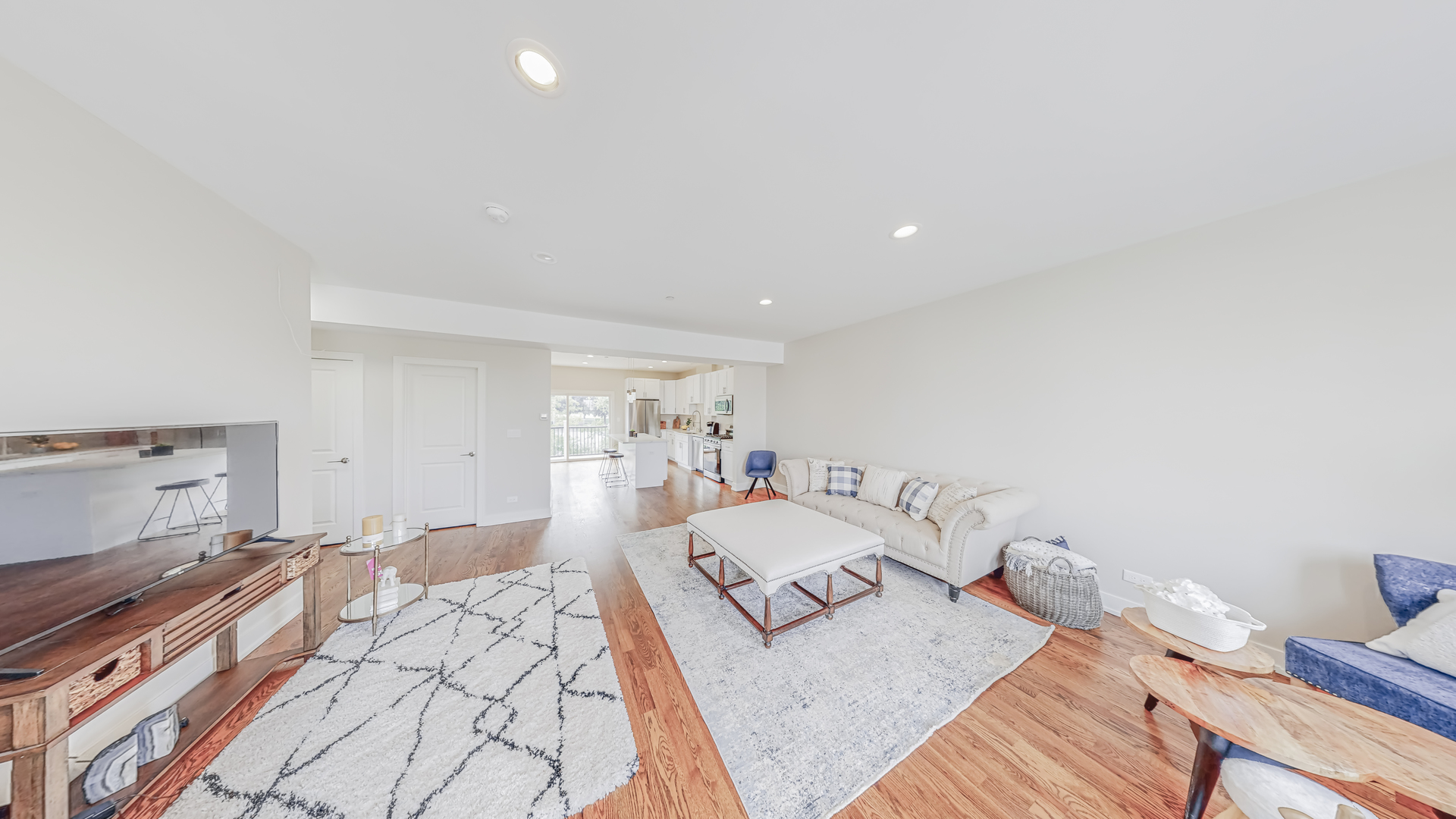 521 Highlands Parkway Itasca, IL 60143 - Photo 10 of 22 a bed room with a bed and a couch