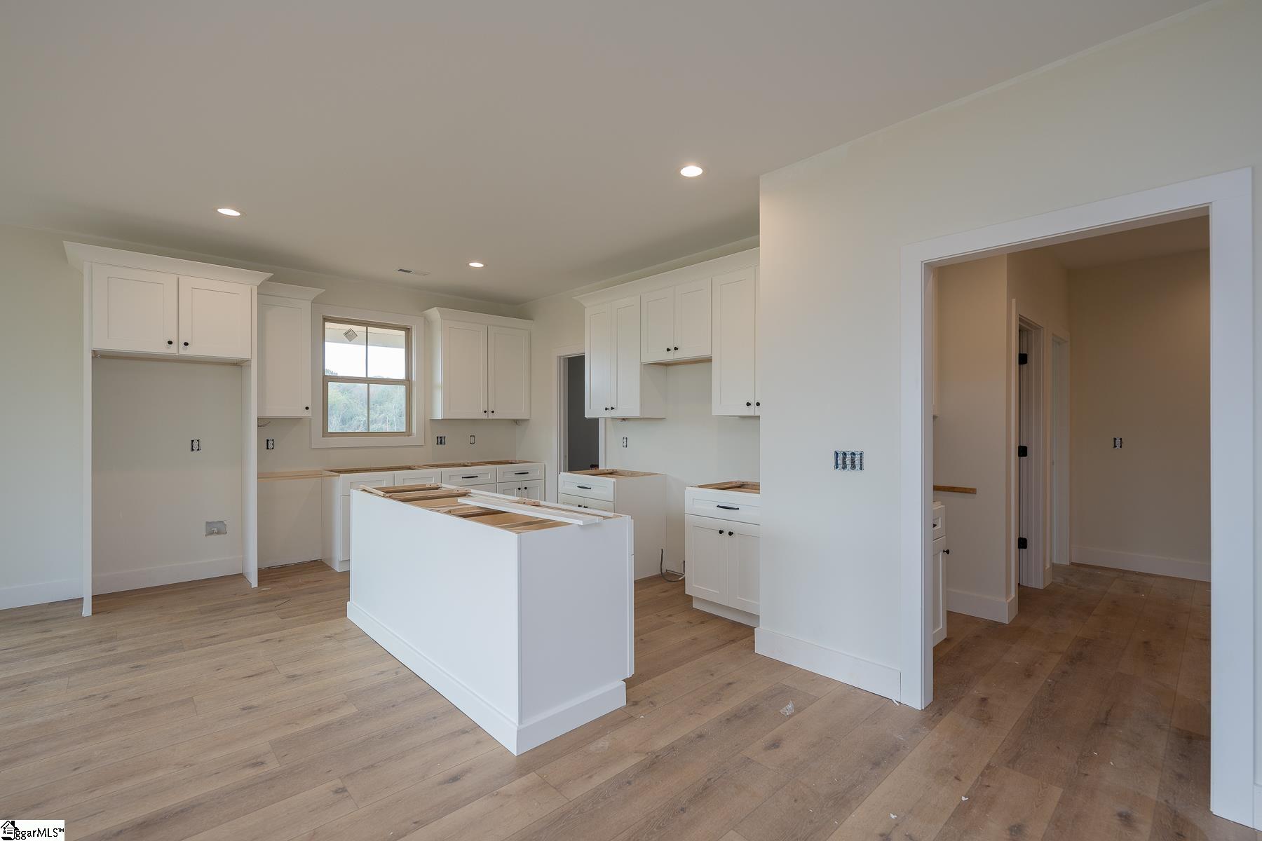 521 Hillview Knoll Lane Greer, SC 29651 - Photo 9 of 34