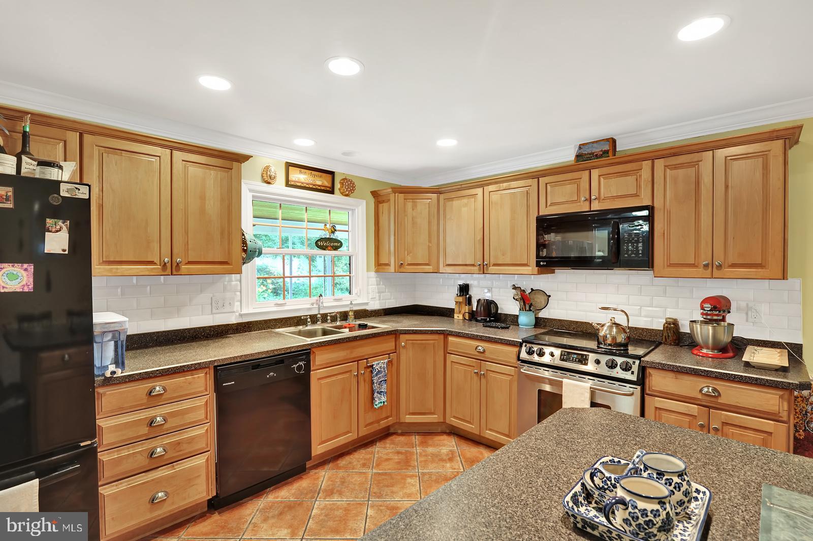 1136 Woodsedge Road Dover, DE 19904 - Photo 13 of 28 Kitchen