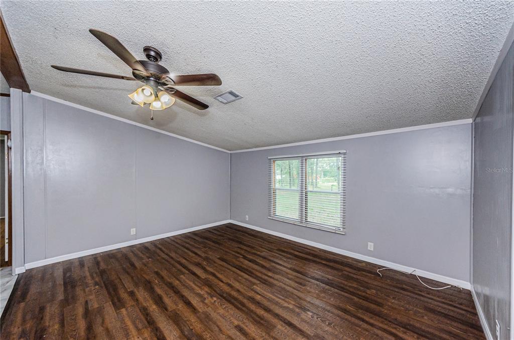 11118 Brahman Road Lithia, FL 33547 - Photo 24 of 60 Living room