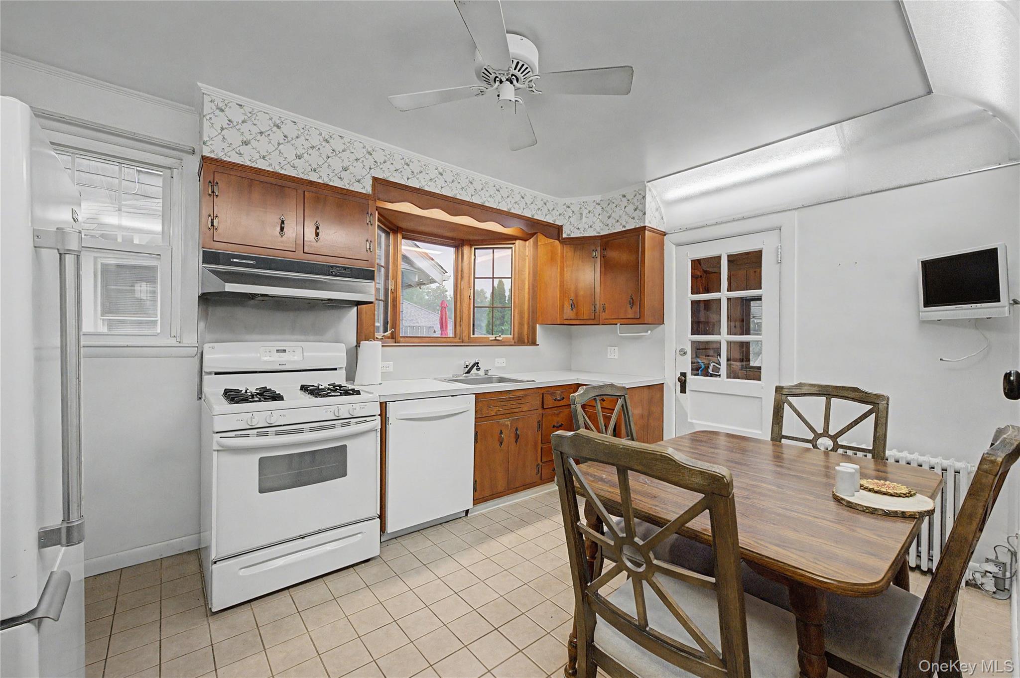 40 Dewey Avenue New Rochelle, NY 10801 - Photo 10 of 17