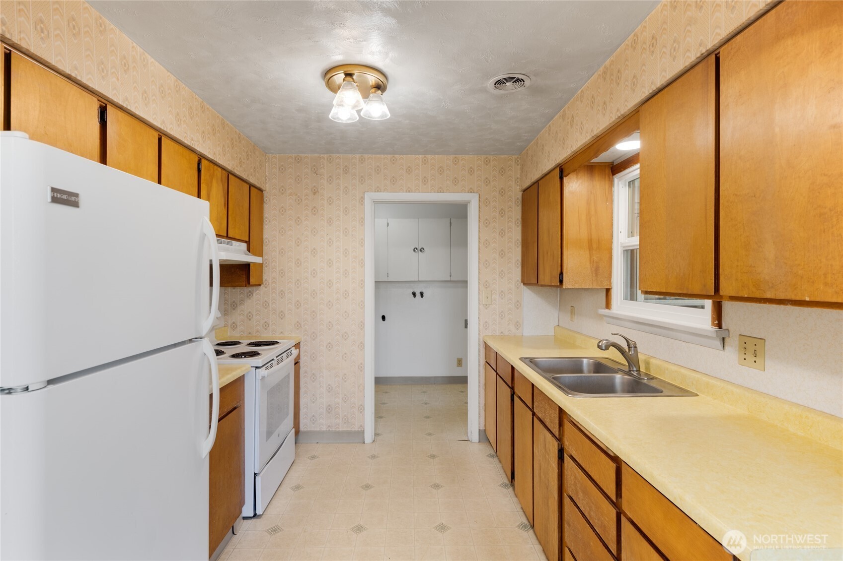 2737 Louisiana Street Longview, WA 98632 - Photo 11 of 34