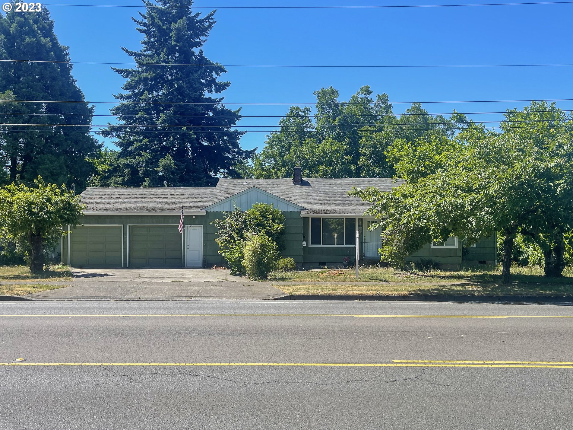 367 Hayden Bridge Way Springfield, OR 97477 - Photo 1 of 16 front view of a house with a garden