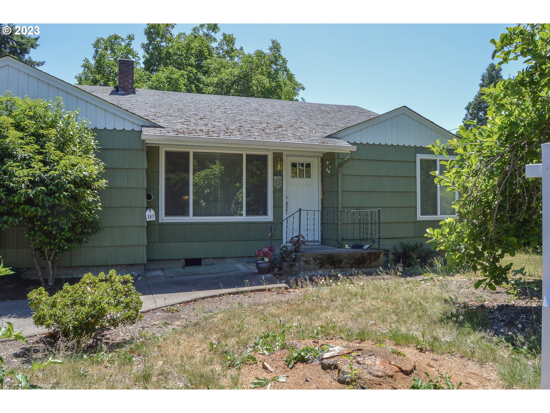 367 Hayden Bridge Way Springfield, OR 97477 - Photo 3 of 16 front view of house with a yard