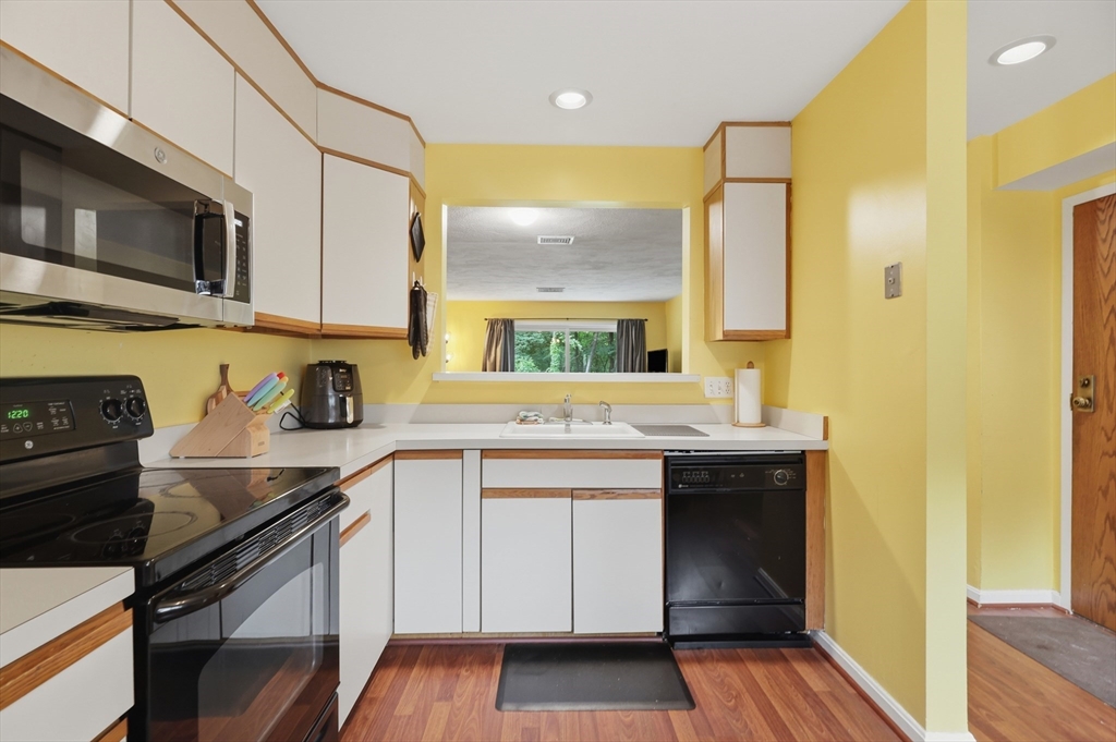 330 Sunderland Road, Unit 7 Worcester, MA 01604 - Photo 4 of 24