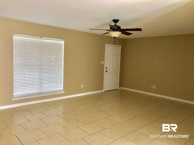 947 Summerton Drive Foley, AL 36535 - Photo 2 of 15 Living Room