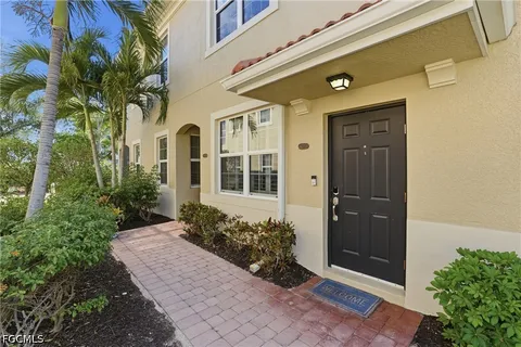 $210,000 | 8515 Oakshade Circle, Unit 201, Fort Myers, FL 33919