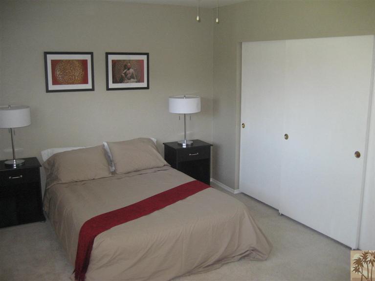 68089 Risueno Road Cathedral City, CA 92234 - Photo 22 of 25 a bed room with a bed and a lamp