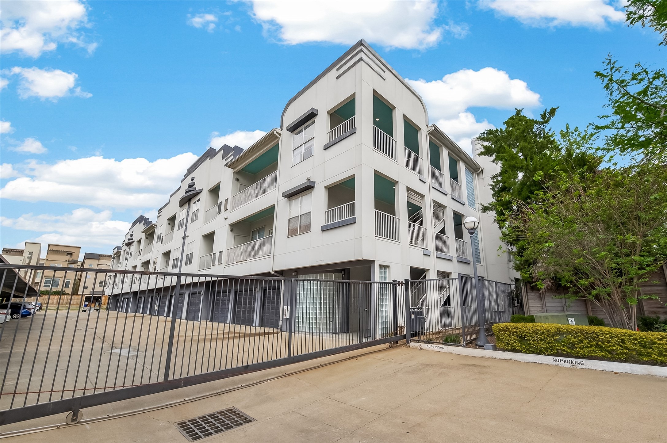 Welcome to Heights at Madison Park—modern design in a quiet, gated setting just moments from the bayou.