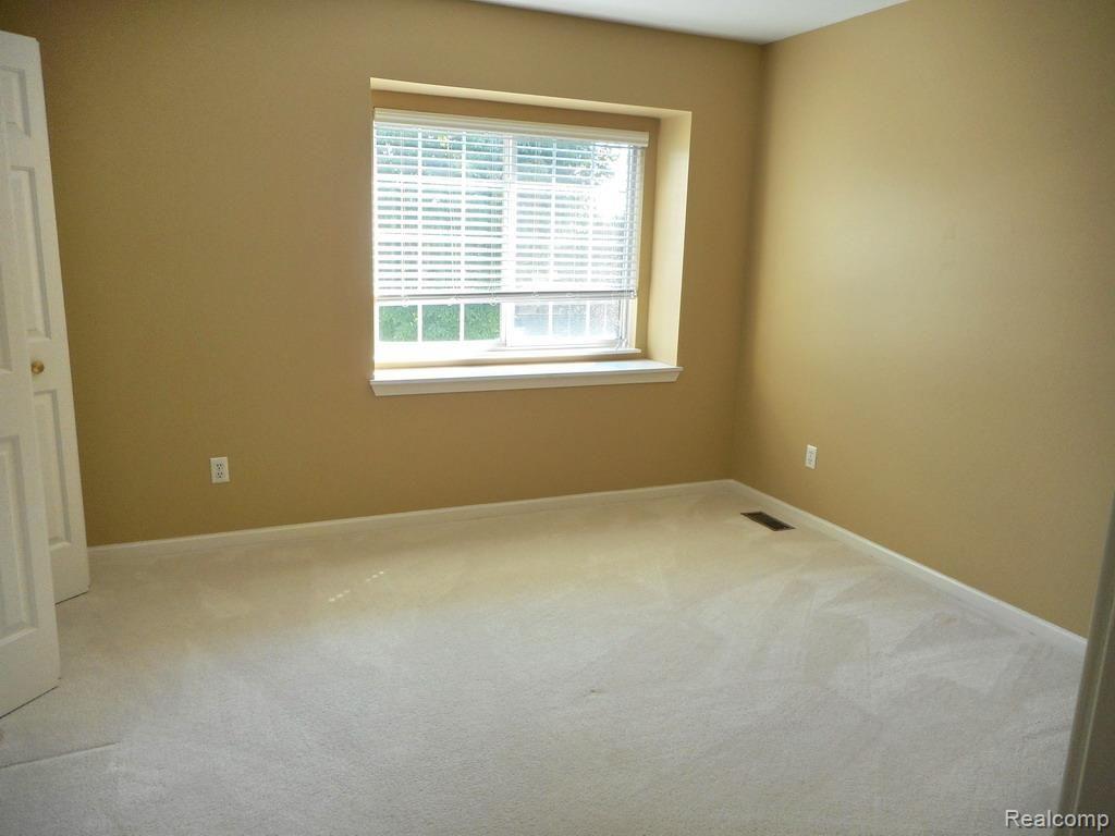 4951 Crooks Road, Unit 8 Royal Oak, MI 48073 - Photo 8 of 14