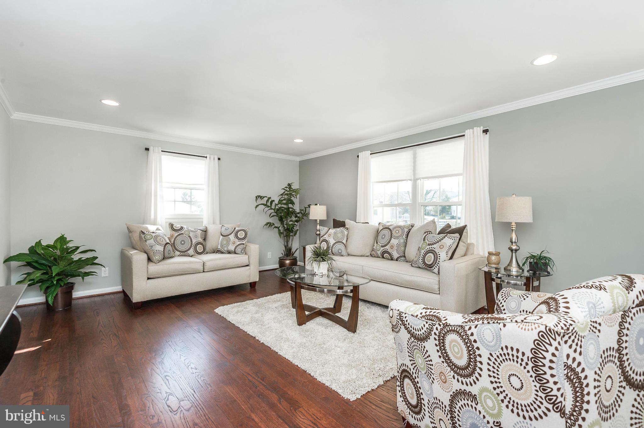 8707 Valleyfield Road Lutherville-Timonium, MD 21093 - Photo 5 of 29 Living Room