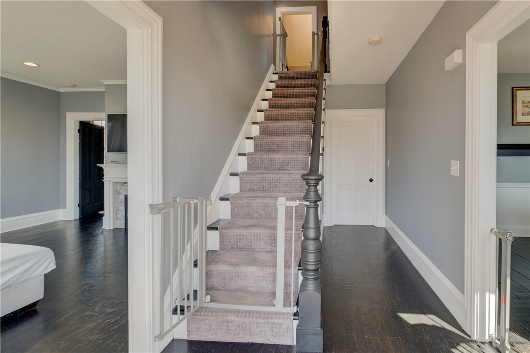 499 Seven Mile Road Cranston, RI 02831 - Photo 5 of 50