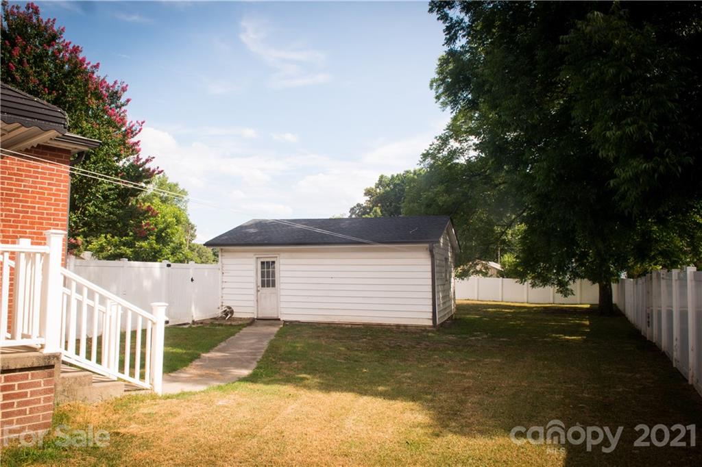 1004 Brantley Road Kannapolis, NC 28083 - Photo 6 of 38 Gallery Image 6
