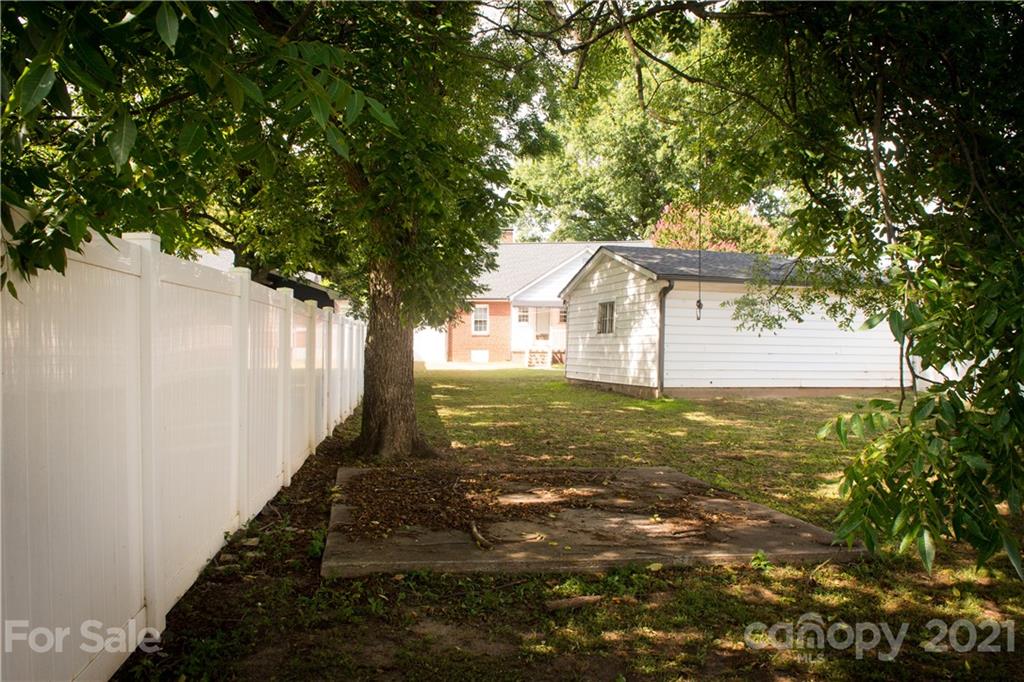1004 Brantley Road Kannapolis, NC 28083 - Photo 7 of 38 Gallery Image 7