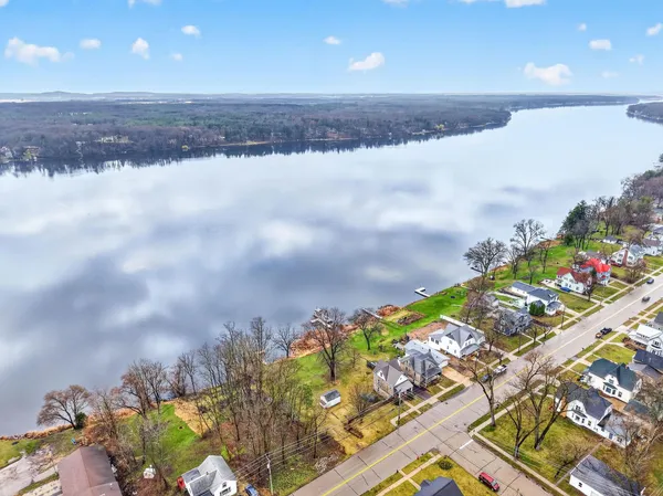 $269,900 | 210 Lake Montello Wi 53949, Montello, WI 53949