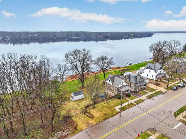 $269,900 | 210 Lake Montello Wi 53949, Montello, WI 53949