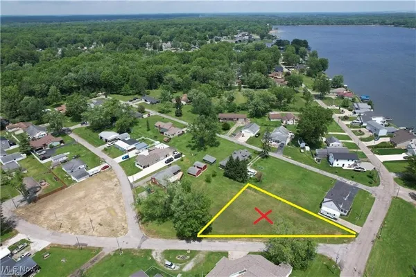 $499,999 | Normandy Rd Lake, Lake Milton, OH 44429