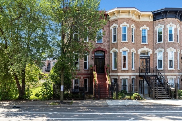 2247 West Warren Boulevard Chicago, IL 60612 - Photo 1 of 17
