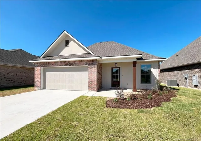 $254,975 | 222 White Castle North, Iowa, LA 70647