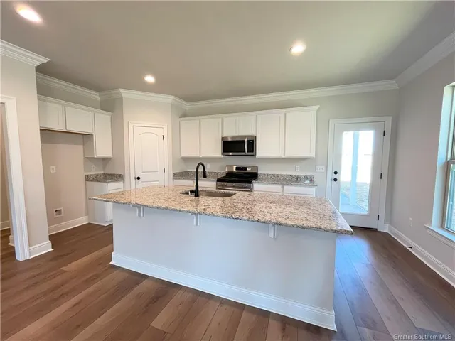 $254,975 | 222 White Castle North, Iowa, LA 70647