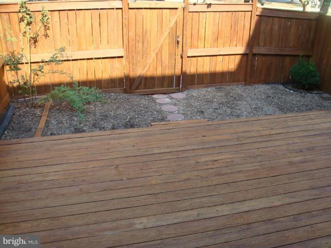 8029 Carbondale Way Springfield, VA 22153 - Photo 19 of 30 a view of a backyard