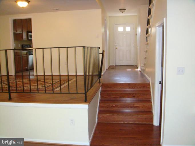 8029 Carbondale Way Springfield, VA 22153 - Photo 7 of 30 a view of entryway