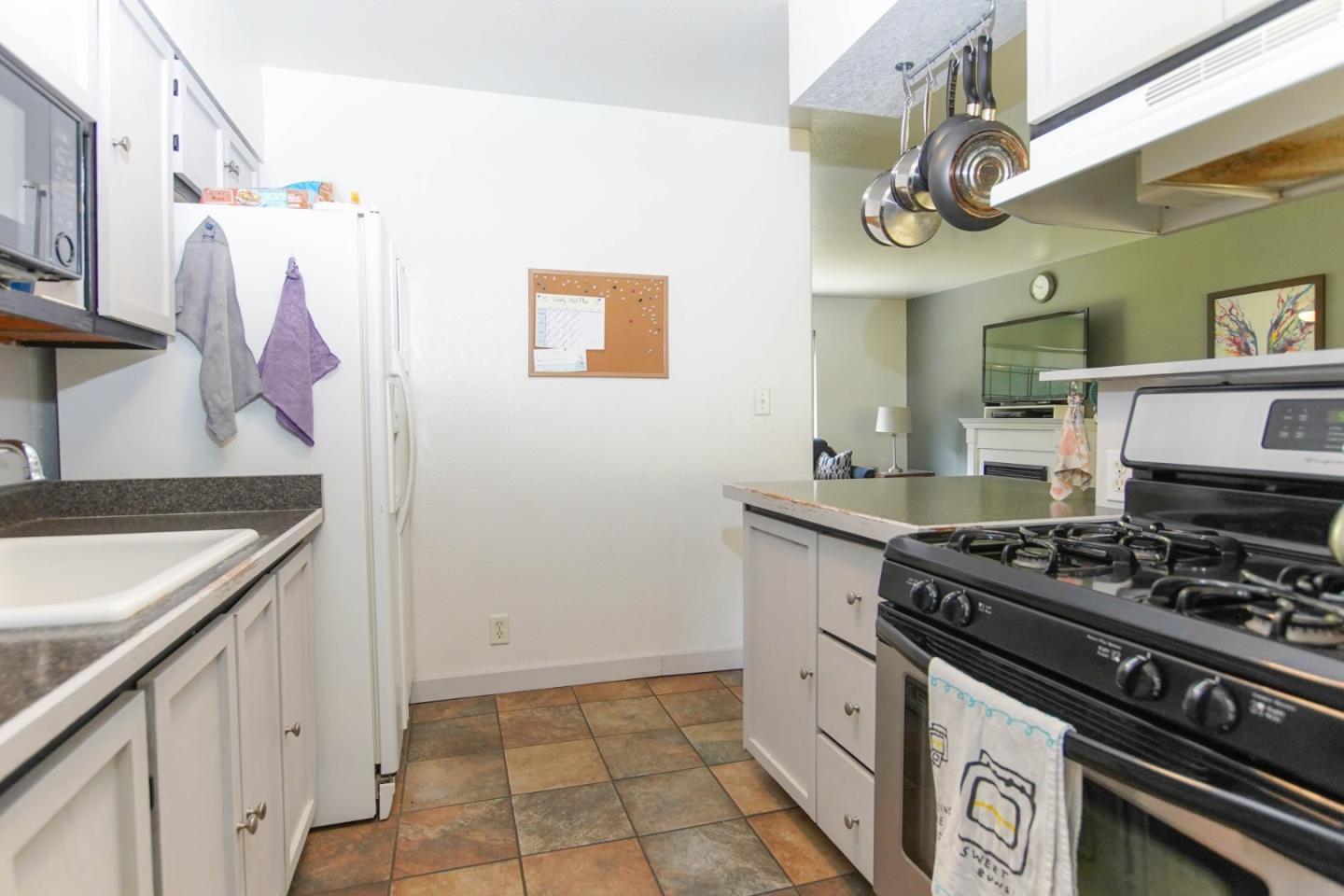 827 Lewis Road Watsonville, CA 95076 - Photo 9 of 40 Gallery Image 9