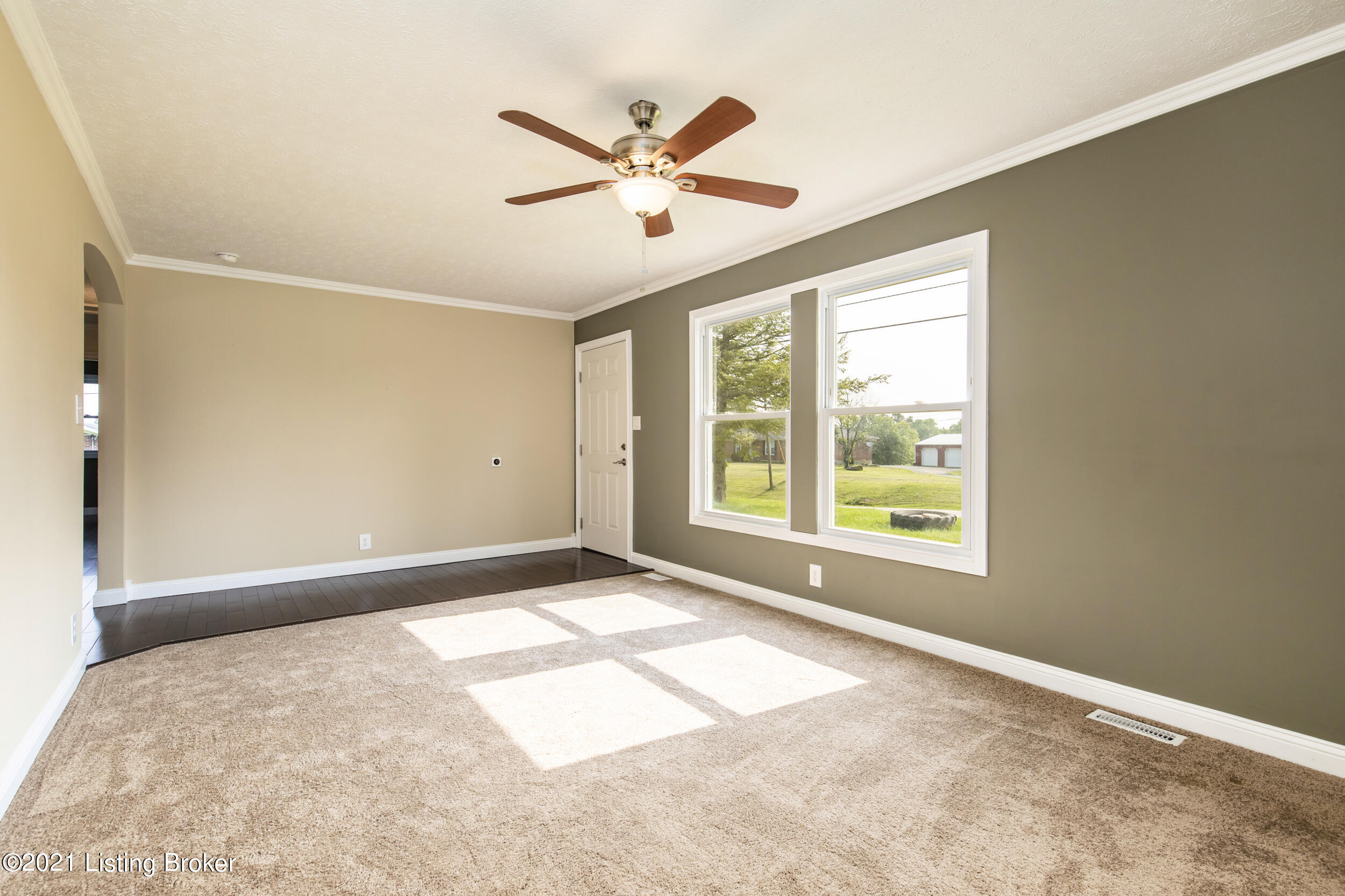 635 Brownsboro Road Pendleton, KY 40055 - Photo 5 of 28 5-living room
